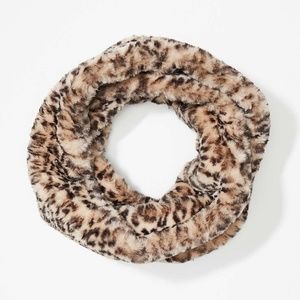 NWT LOFT LEOPARD PRINT FAUX FUR INFINITY SCARF